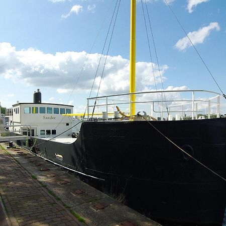 Magnificent Houseboat With A Stunning View! Hotel Amsterdam Exterior photo