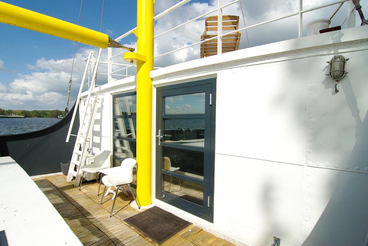 Magnificent Houseboat With A Stunning View! Hotel Amsterdam Exterior photo